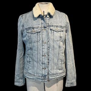 Jean jacket with sherpa lining